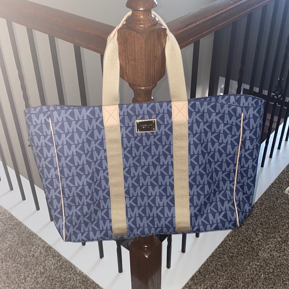 Large MK tote - like new